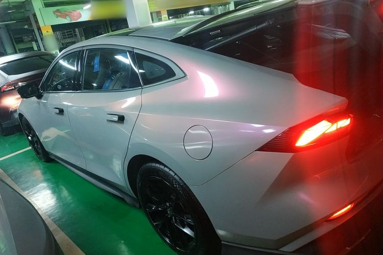 Used CHANGAN UNI-V 2024 1.5T Smart Navigation Version Exterior 3