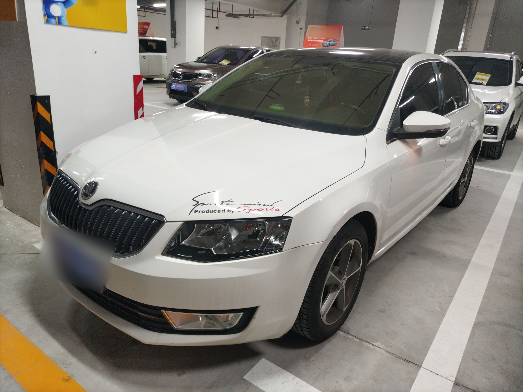 Под передней частью автомобиля