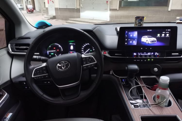 Used Toyota SIENNA 2026 Model 2.5L Dual-Engine Two-Wheel-Drive Comfort Edition
