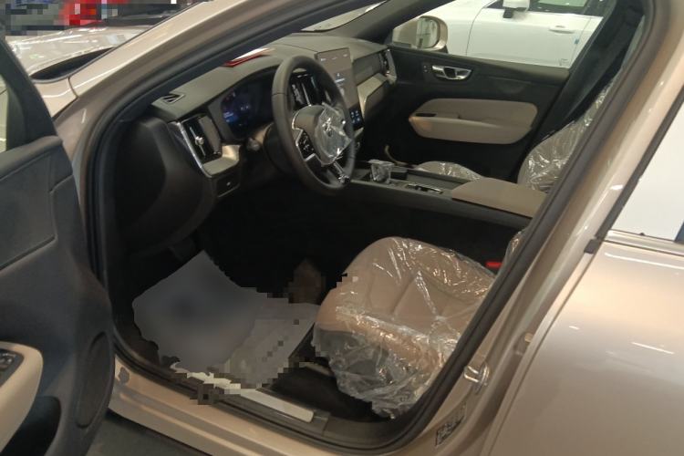 Used Volvo XC60 2026 B5 4x4 Smart Luxury Edition Driver Seat