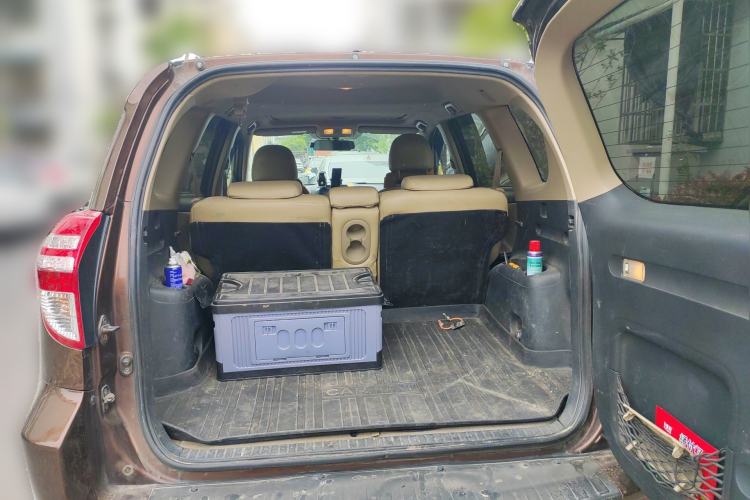 Used Toyota RAV4 2012 Luxurious Edition 2.0L Automatic All-Wheel Drive