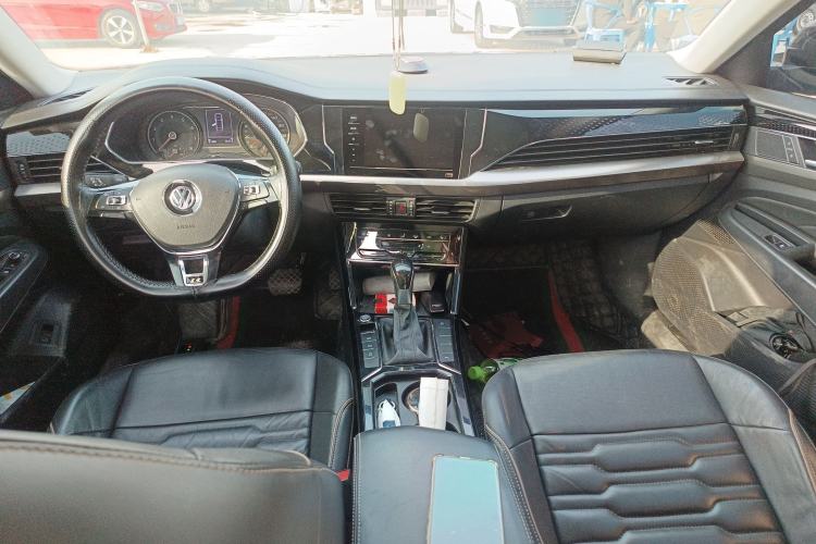 Used Volkswagen Passat 2020 330TSI Elite Edition China VI Center Console