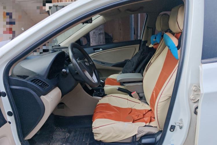 Used Hyundai Verna (older generation) 2014 1.4L Manual Smart GLS Trim Left Front Seat