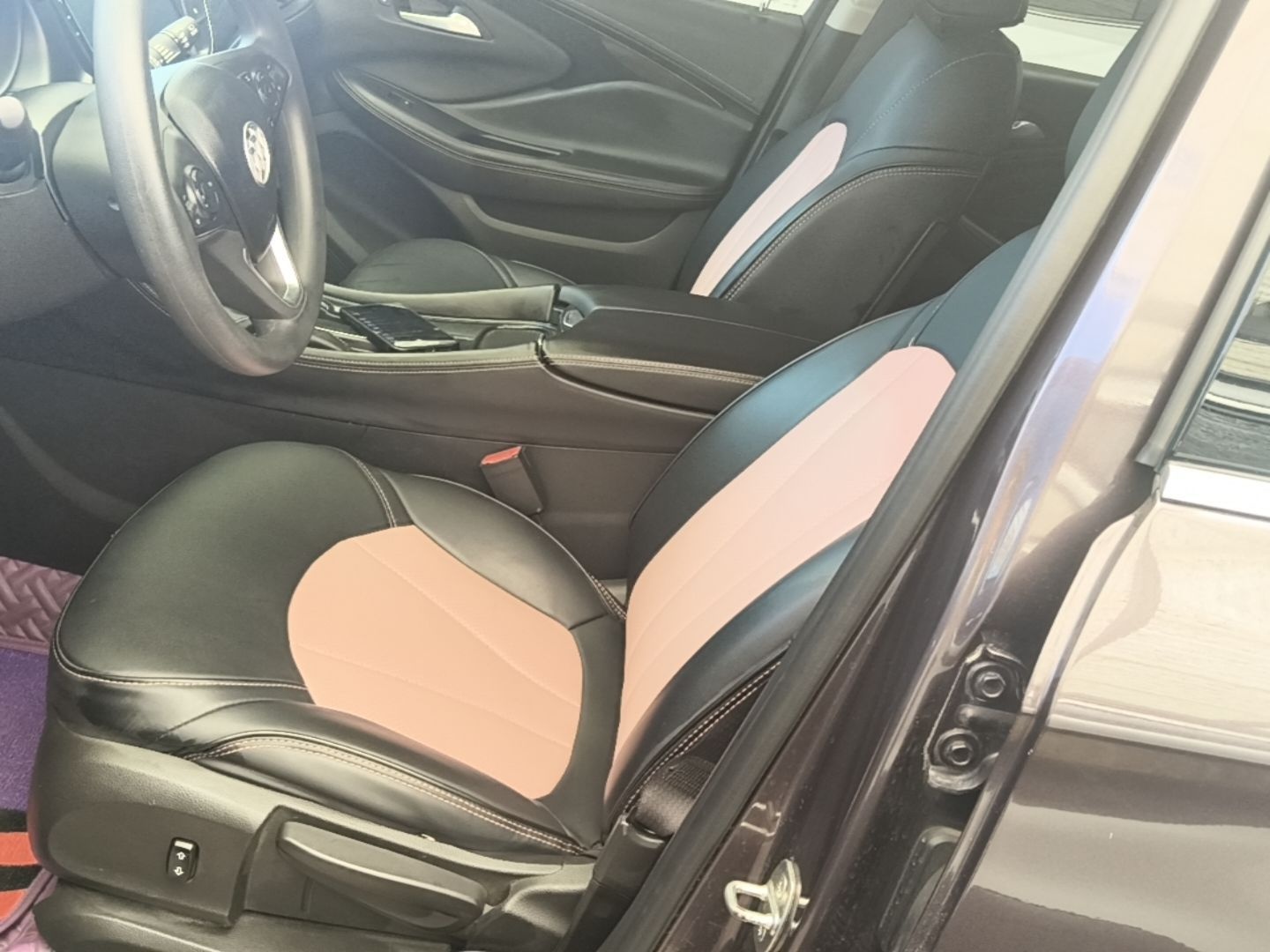 Vordere Reihe im Auto