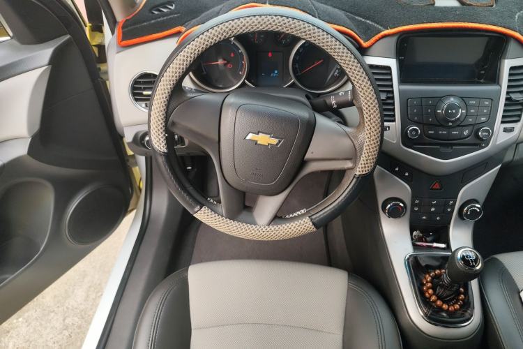 Used Chevrolet Cruze 2013 1.6L SL MT Steering Wheel