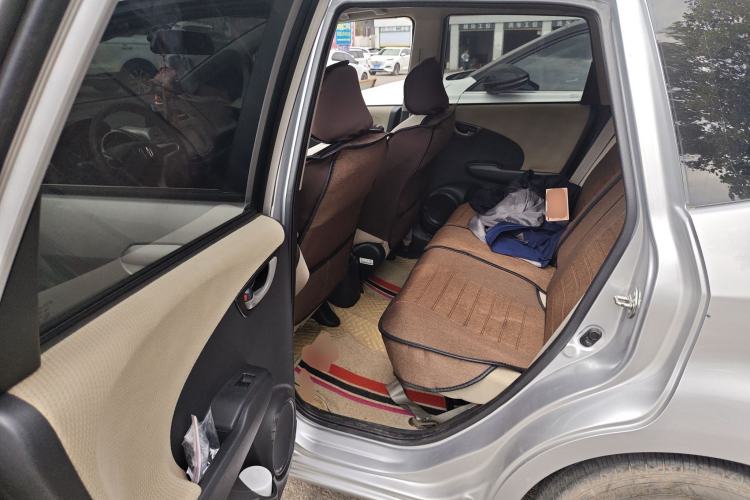 Used Honda Fit 2011 1.5L manual luxury version
