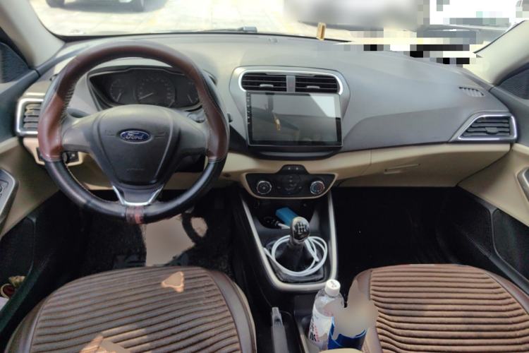 Used Ford Escort 2015 1.5L Manual Comfort Model Center Console