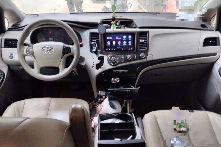 Used Toyota SIENNA 