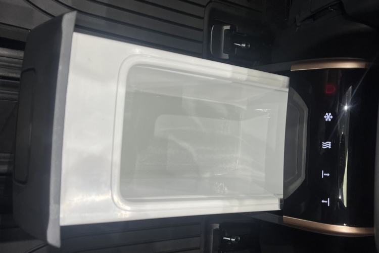 Used Dongfeng eπ eπ008 2024 210Max Range-Extended Version 6 Seats