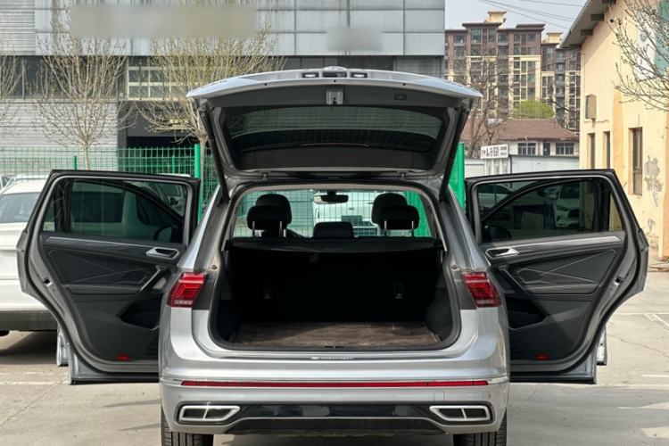 Used Volkswagen Tiguan L 2022 330TSI Automatic Two-Wheel Drive R-Line Enhanced Edition Interior 6