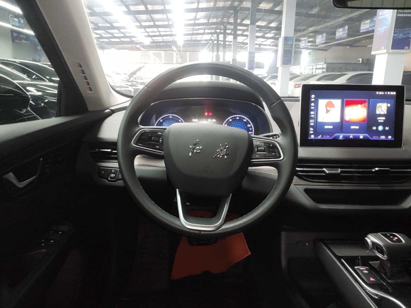 Hongqi E-QM5 2023 Revised Version Basic Travel Edition — снимка 13