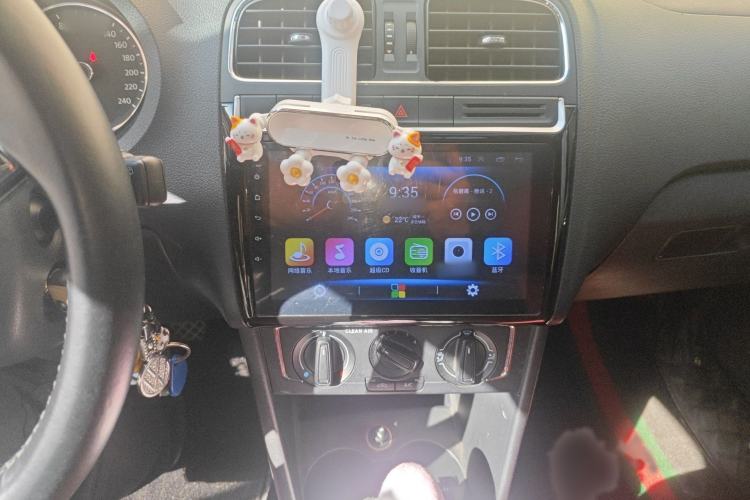 Used Volkswagen Polo 2016 1.6L Automatic Comfort Model Audio And AC Panel