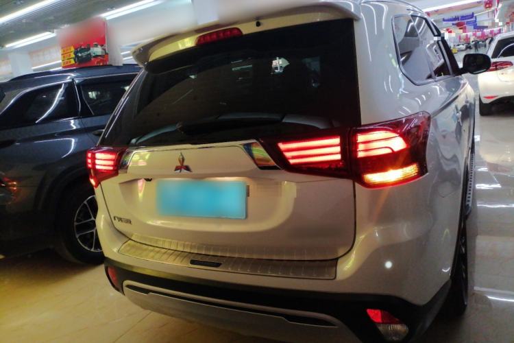 Used Mitsubishi Outlander 2019 2.0L Two-Wheel Drive Comfort Edition 7-Seater China VI Standard
