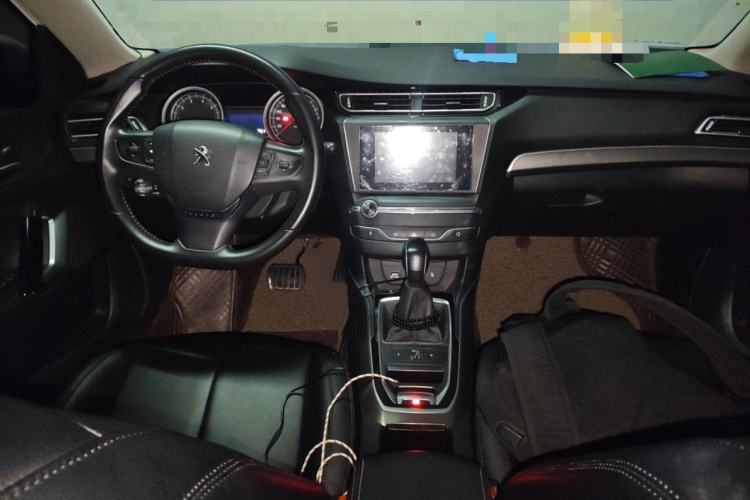 Used Peugeot 408 2014 1.8L Automatic Luxury Edition Center Console