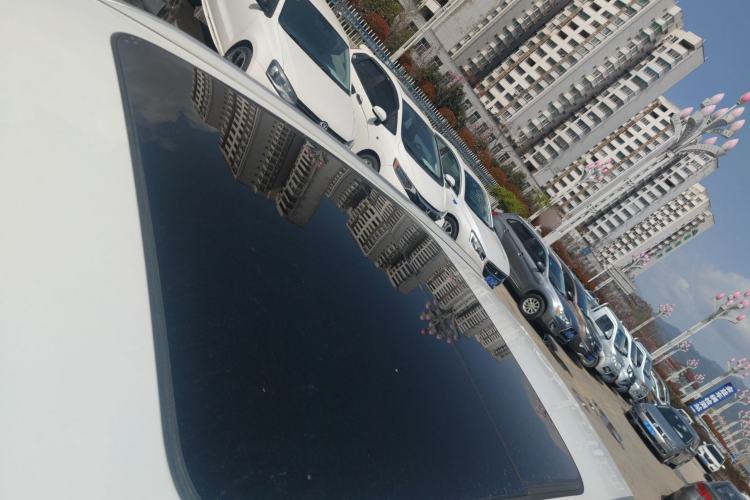 Used Volkswagen C-TREK 2018 1.5L Manual Comfort Model Roof