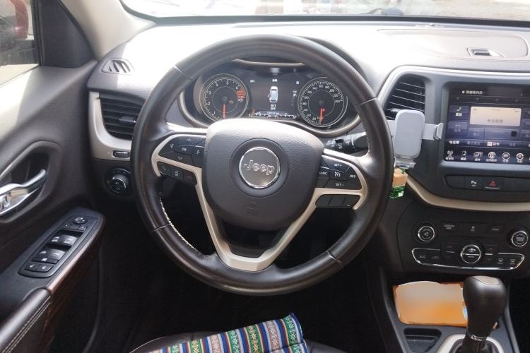 Used Jeep Cherokee 2016 2.0L Superior Edition Steering Wheel