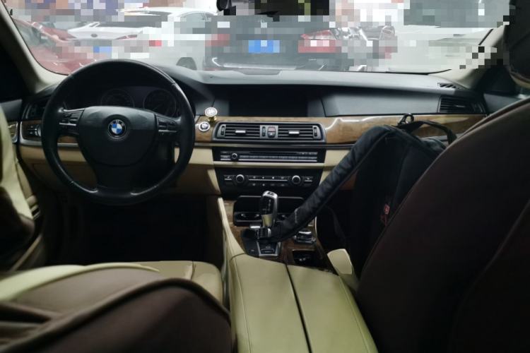 Used BMW 5 Series 2011 528Li Leading Model Center Console