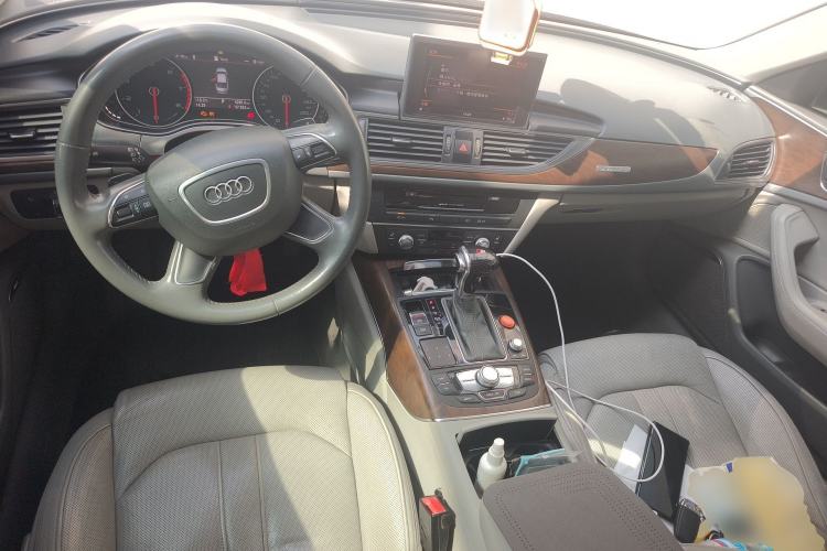 Used Audi A6L 2012 35 FSI quattro Luxury Model Center Console