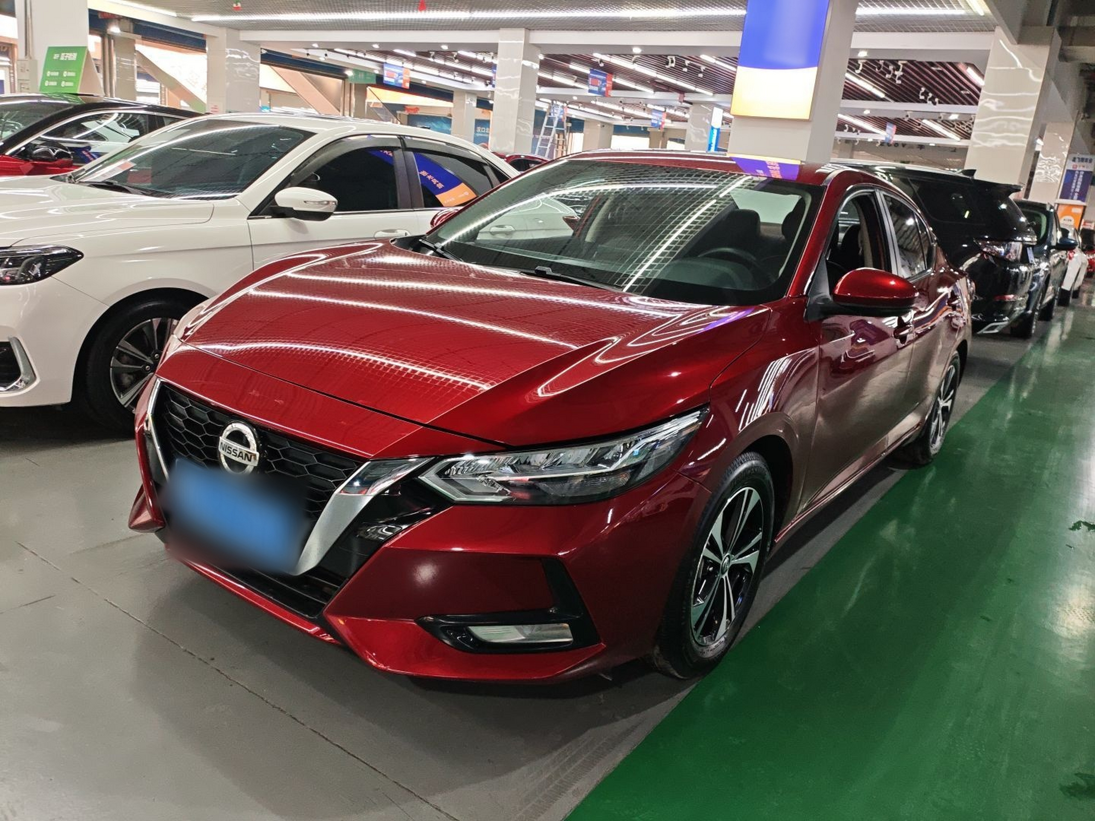 تحت مقدمة السيارة