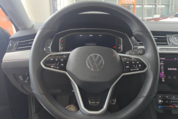 Used Volkswagen Magotan 2025 Zhongxiang Version 330TSI DSG Luxury Edition