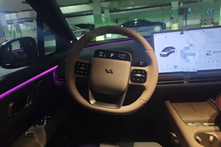 Used Li Auto i6 2025 Model Four-Wheel-Drive Standard Type
