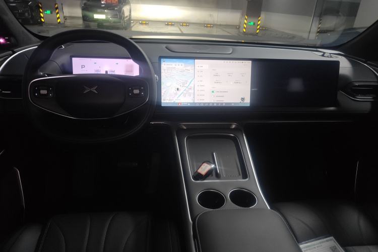 Used XPeng G9 2025 725 with Ultra-Long Range Max Center Console