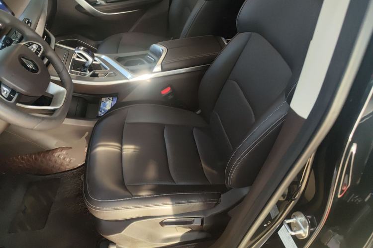 Used Livan Maple 80v L 2024 515 km Range 7 Seats Left Front Seat