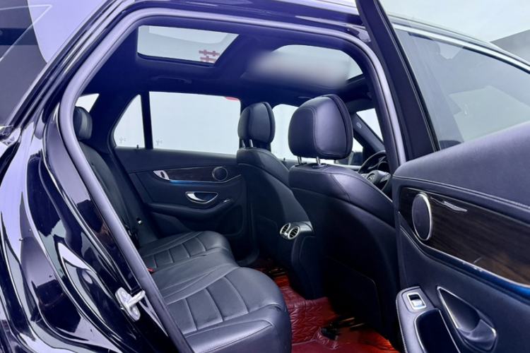 Used Mercedes-Benz GLC 2018 Facelift GLC 260 4MATIC Luxury Edition Interior 3