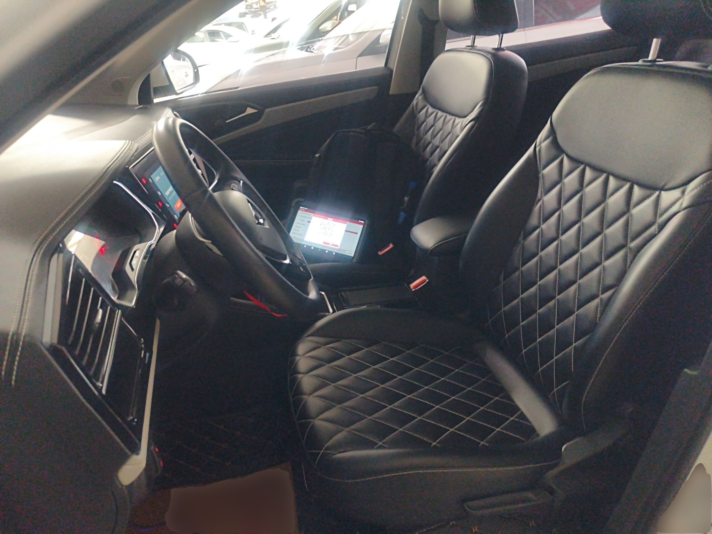 Переднее сиденье в автомобиле