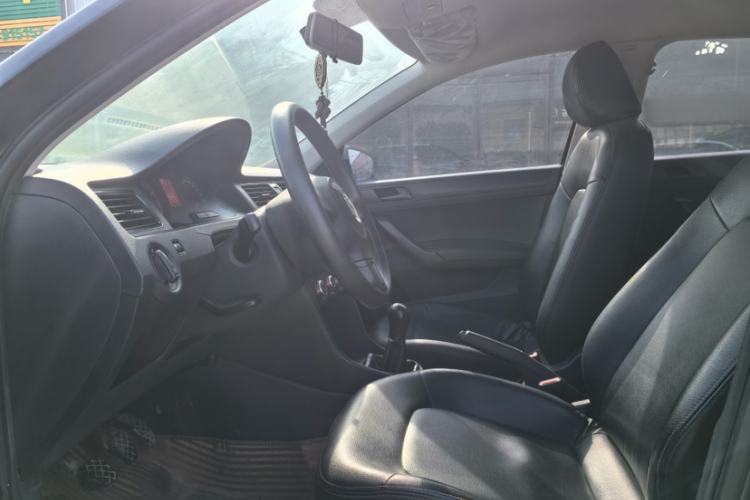 Used Volkswagen Santana 2015 1.6L Manual Fashion Edition
