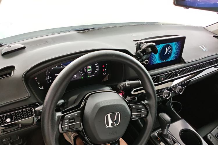 Used Honda Civic 2023 240TURBO CVT Dynamic · Center Stage Special Edition Center Console