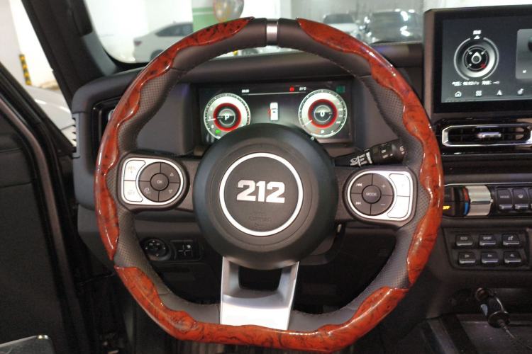 Used 212 T01 2024 2.0T Mechanic
