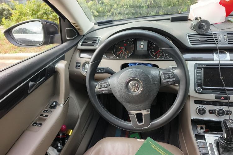 Used Volkswagen Magotan 2012 Revised Version 2.0 TSI Supreme Edition Steering Wheel