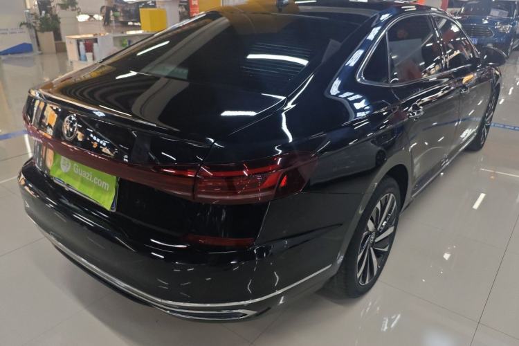 Used Volkswagen Passat 2022 330TSI Starry Luxury Edition Rear Right 45 Deg