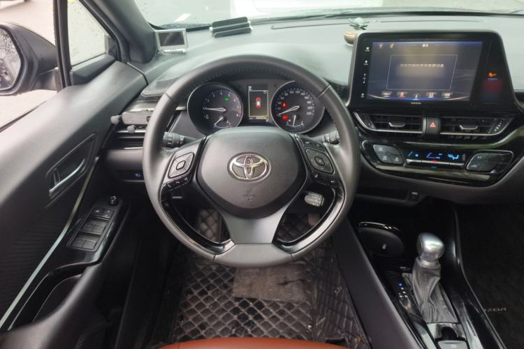 Used Toyota IZOA 2020 2.0L Yichi Version
