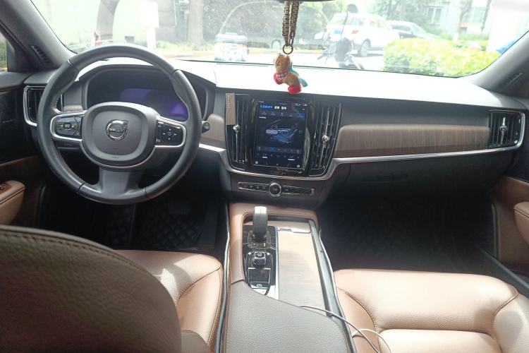 Used Volvo V90 2022 Cross Country B5 AWD Smart Range Edition