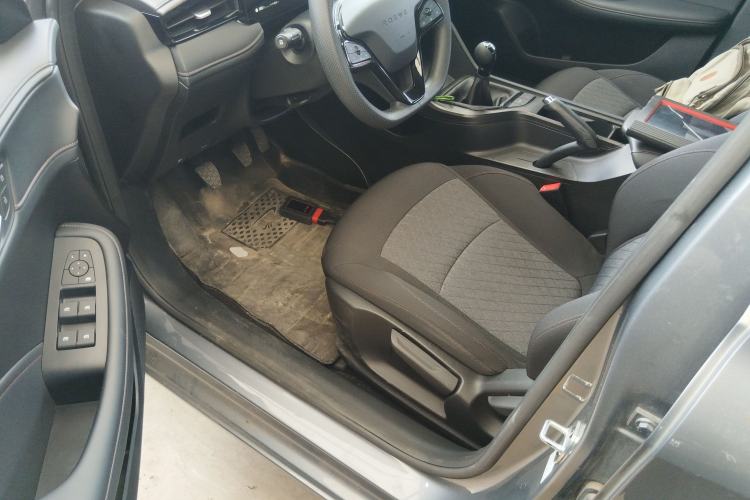 Used Roewe i5 2023 1.5L Manual Comfort Edition
