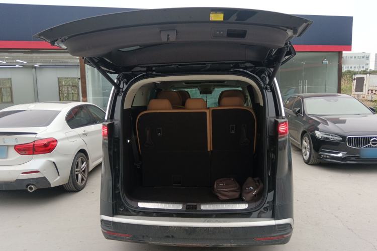 Used Denza D9 2024 DM-i 980 Four-Wheel Drive Flagship Model Trunk