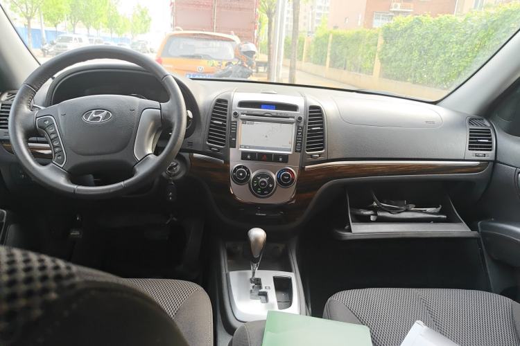 Used Hyundai Santa Fe Classic 2011 2.4 Comfort Edition 7-Seater Two-Wheel Drive