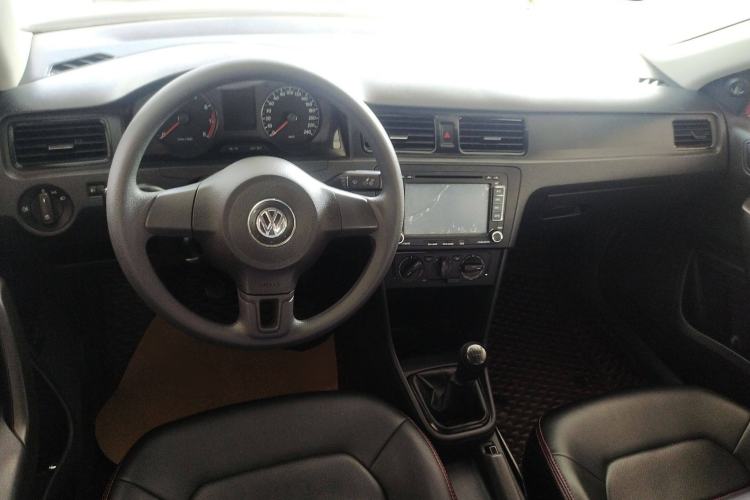 Used Volkswagen Santana 2015 1.6L Manual Fashion Edition Interior 3