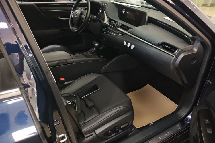 Used Lexus ES 2020 200 Excellence Edition Right Front Seat