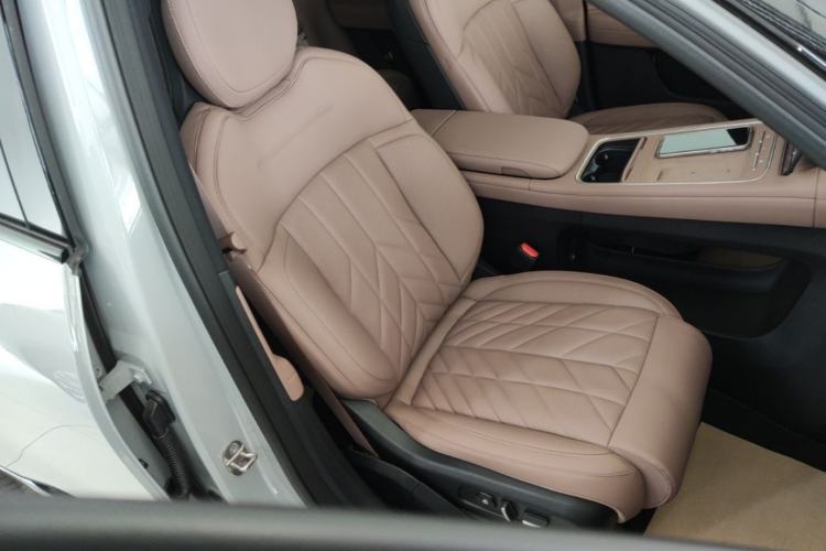 Used Nio ES6 2025 75 kWh Right Front Seat