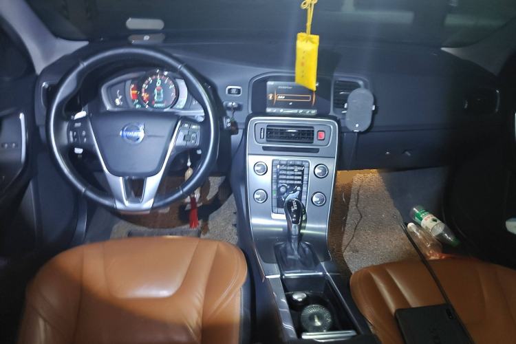 Used Volvo V60 2014 T5 Zhiya Edition