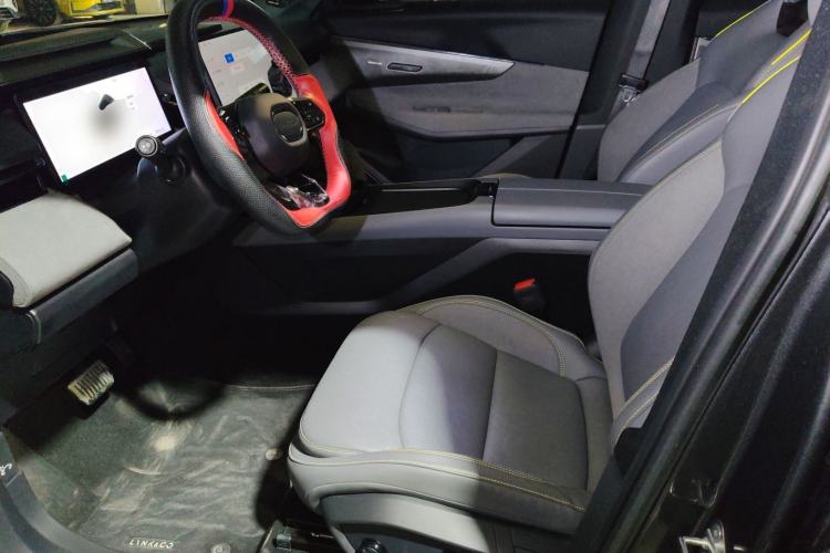 Used Lynk & Co 08 EM-P 2025 120km Long-Range Halo Left Front Seat