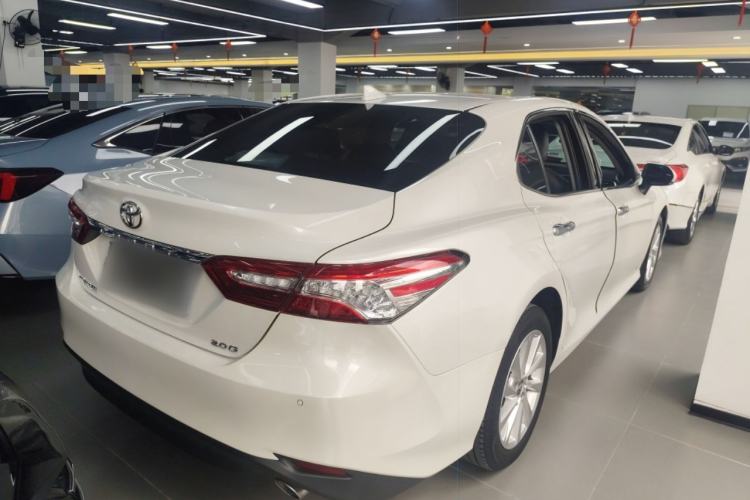 Used Toyota Camry 2021 2.0G Luxury Edition
