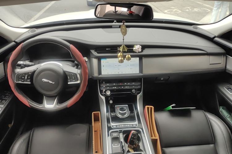 Used Jaguar XFL 2020 XFL 2.0T P200 Two-Wheel-Drive Elite Edition Center Console