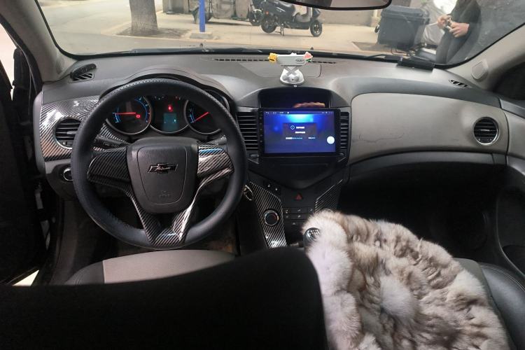 Used Chevrolet Cruze 2012 1.6L SL Grand Edition Manual Transmission Center Console