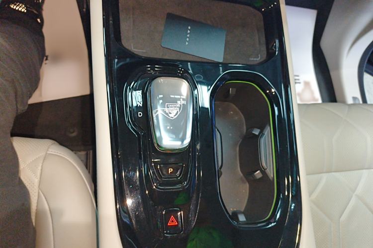 Used Volvo EM90 2025 Ultra Six-Seater