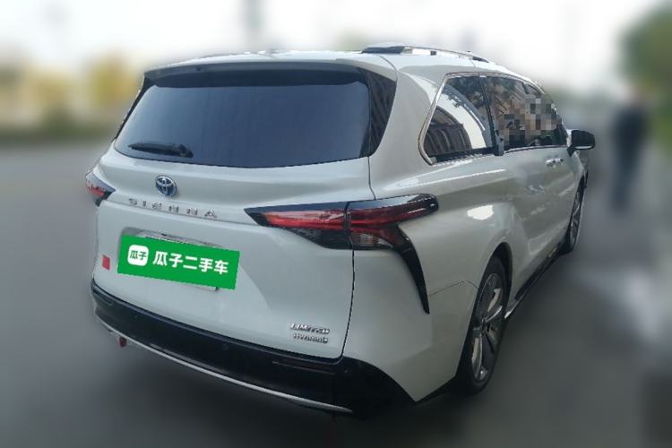 Used Toyota SIENNA 2023 2.5L Hybrid Deluxe Edition Rear Right 45 Deg