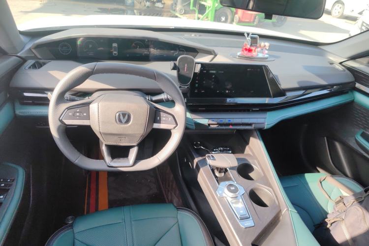 Used CHANGAN UNI-V iDD 2024 Blue Whale Smart Electric iDD 136km ZhiKu Model
